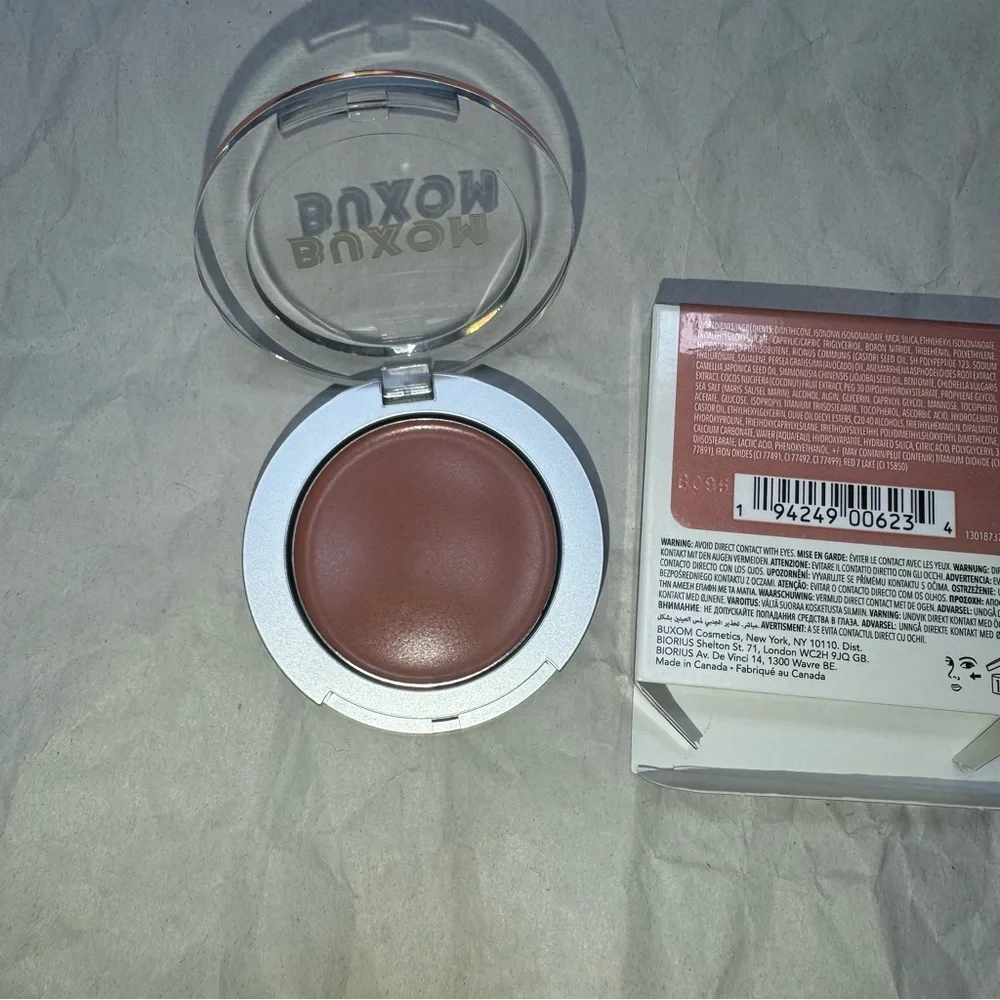 Buxom blush